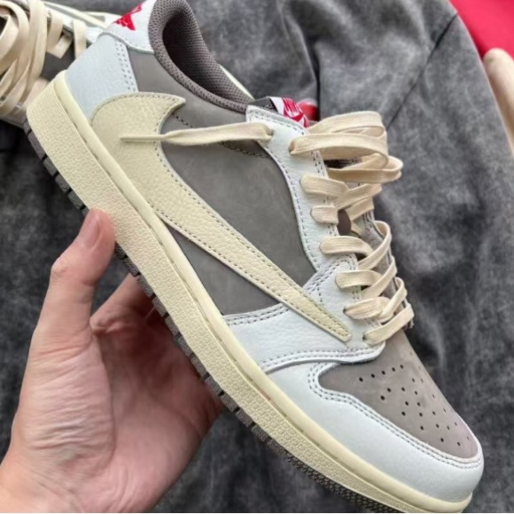 Jordan 1 Retro Low Og Fragment X Travis Scott - Picture 1 of 3